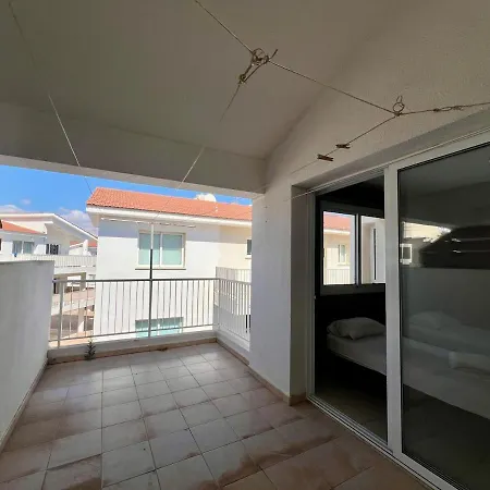 Spacious 2-br Apt, Close To The Apartament