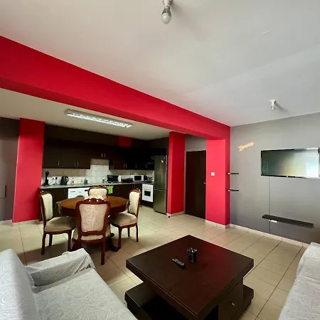 Spacious 2-br Apt, Close To The Apartmán Paralimni