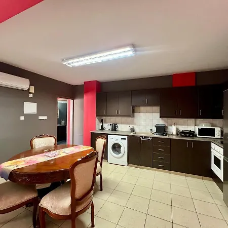 Apartmán Spacious 2-br Apt, Close To The Paralimni