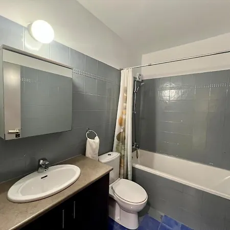 Spacious 2-br Apt, Close To The Apartmán Paralimni