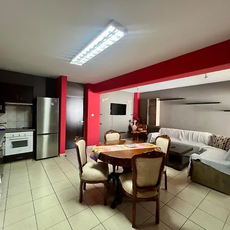 Spacious 2-br Apt, Close To The Apartmán